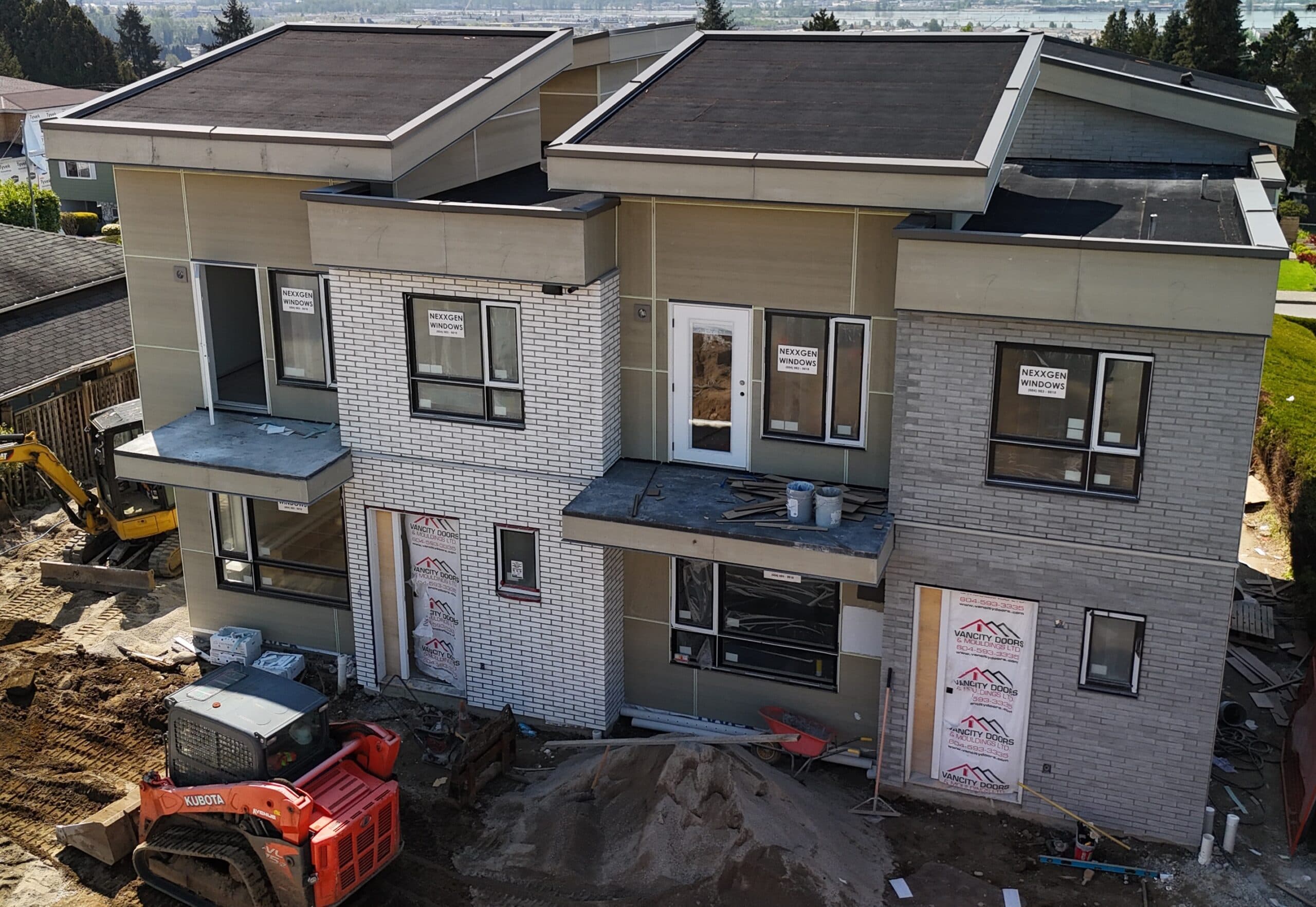 Adanac, Vancouver, BC. Masonry & Stone, Stucco, Siding by MV Construction